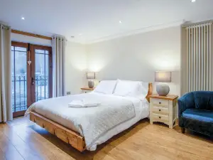 Oak Lodge - Hot Tub - PEN Y CAE Inn