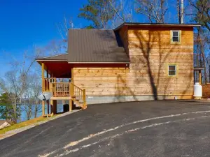 New Listing - Cabin on Lake Guntersville