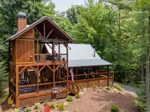 Mountain Retreat with Hot Tub and Stunning Views - Cozy Rustic Haven