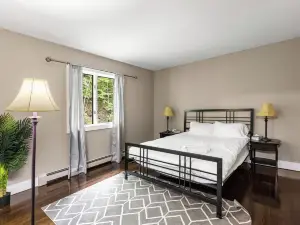 Awesome Country Retreat - 4BR - Private & Peaceful
