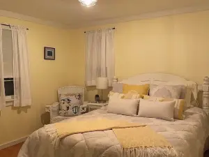 Cozy Vermont Lake Lodge with Kayaks Fishing & Campfire Fun