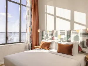 Upon Harbor - Seixal Bay Hotel