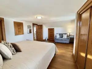 Quiet Comfort Near The Heart Of Johnstown 2 Bedroom Home