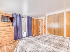 Pole House 15 - Meredith Lodging