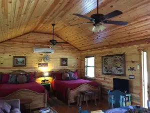 Secluded Ranch Cabin Between Garner and Lost Maples
