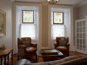 Sir Isaac Brock B&B Luxury Suites