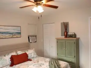 New Listing! King Bed/Ice Machine/Boat Parking