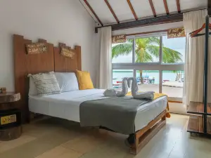 The Yak Lake House - Hostal