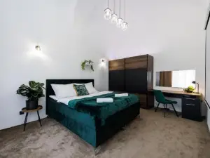 Spaya Jacuzzi Centrum Apartment - with Home Cinema & Private Parking