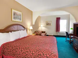 Days Inn & Suites by Wyndham Louisville SW