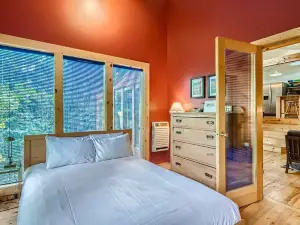 High Altitude Haven 3 Bedroom Home by RedAwning