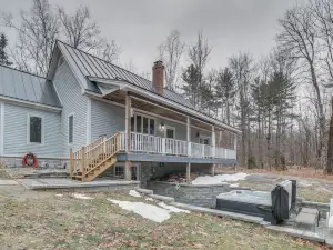 Peaceful Cavendish Retreat w/ Hot Tub & Fireplace!