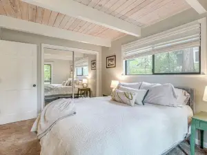 Family Cabin in Blue Lake Springs, Near Town!