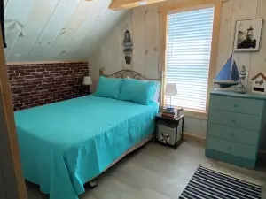 Sleeps 5 in Two Bedrooms, Linens & Towels Included. A Quick Walk to the Beach.