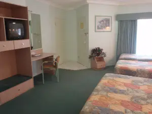 Runaway Bay Motor Inn