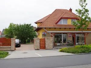 Aranyhal Apartman