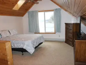 Huber Cottage - Lakefront Cabin w/Dock and Beach