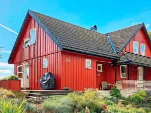 6 person holiday home in EYDEHAVN