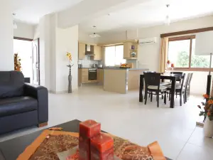 A Three-Bedroom Villa with a Private Pool and Landscaped Garden. Wi-Fi.