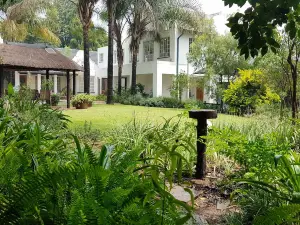 Six Valk Avenue Guest House