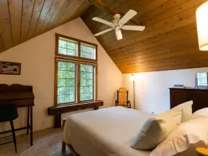 Gorgeous Lake House on Little Green Lake