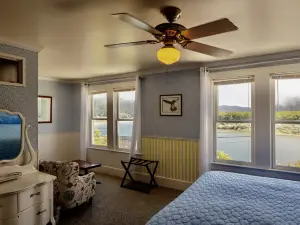 The Historic Requa Inn