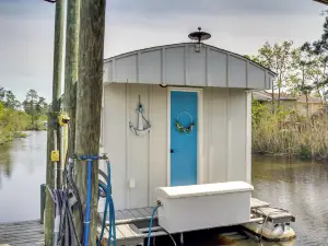 Bay St Louis Houseboat 6 Mi to Old Town and Beach!