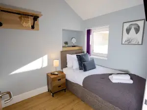 Swansea Modern 4 Bedroom Beach Home w  Parking