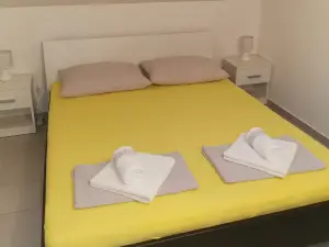 Apartment Sutalo with Hot Tub