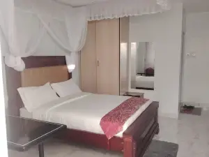J & J Olosho Hotel