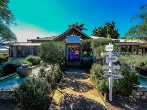 Lighthouse Guesthouse & Cafe