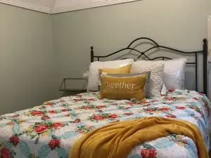 The Cranny @ Cookson —Tiny House Experience!!  Night,  week & monthly stays