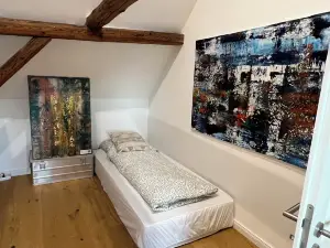 Vacation apartment & studio with outdoor lounge & barbecue
