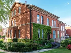 Cornerstone Manor Hotel