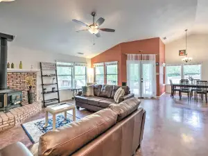 Charming Home < 10 Mi to Sequoia Nat'l Park!