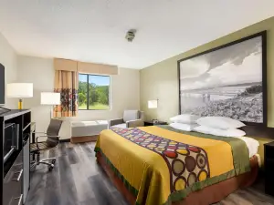 Super 8 by Wyndham Clinton