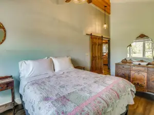 Walk to Beaches & Trails: Waterfront Maine Escape!