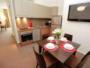Indulge Apartments - Ontario