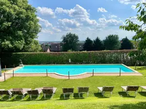 Le Serre Suites & Apartments