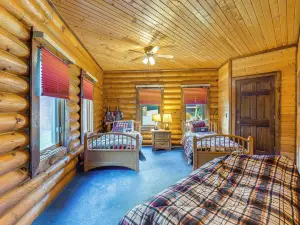 Pool, Deck, Game Room! Group Getaway on Fox River