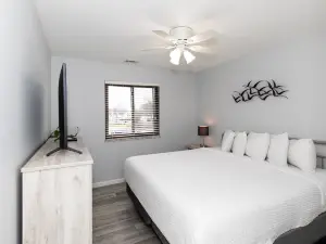 Balcony with Stunning Lake and River Views - Gorgeous Townhouse Getaway