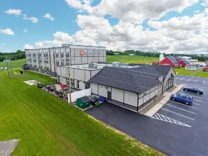 Amsterdam Inn & Suites