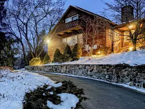 Private Beautiful Home - Family Friendly - 1 min. Walk to Candlewood Lake