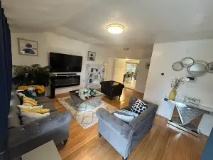 Spacious 3BR Family Home Near Everything