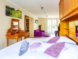 Apakabar Homestay, Gîte 6 personnes, proche gare Melun, parking privé