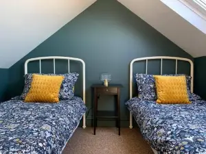 No 11, Fishguard, Ideal for Beach, Coastal Path and Town!