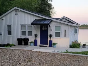Beautiful lakefront property on Barton Lake!