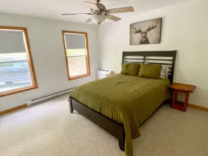 Secluded + Fire Pit + Game Room. Less than 1 mile to 7 Points