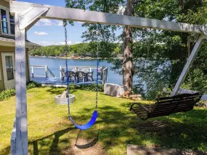 Lakefront Cottage- big enough for your family,  plus more!