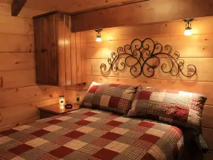 Cabins at the Gap  The Getaway Cabin  1 Bedroom 1 Bath loft